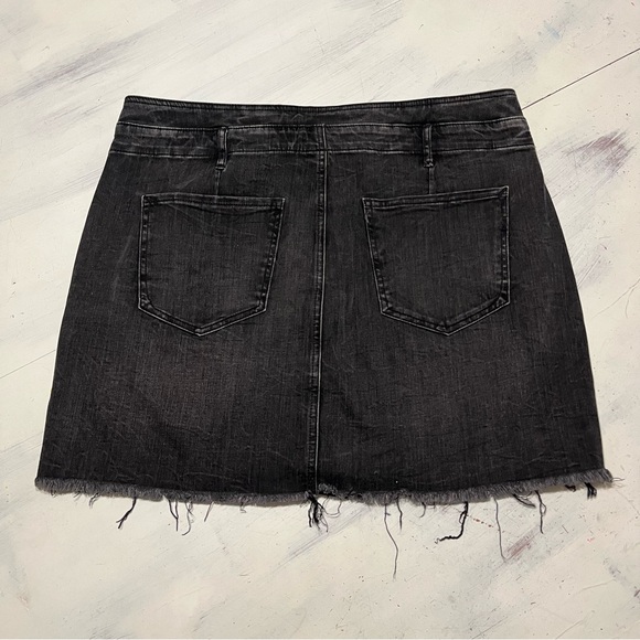 Express Extreme High Rise Black Stretch Denim Mini Skirt Sz 16 Fray Hem - Picture 4 of 8